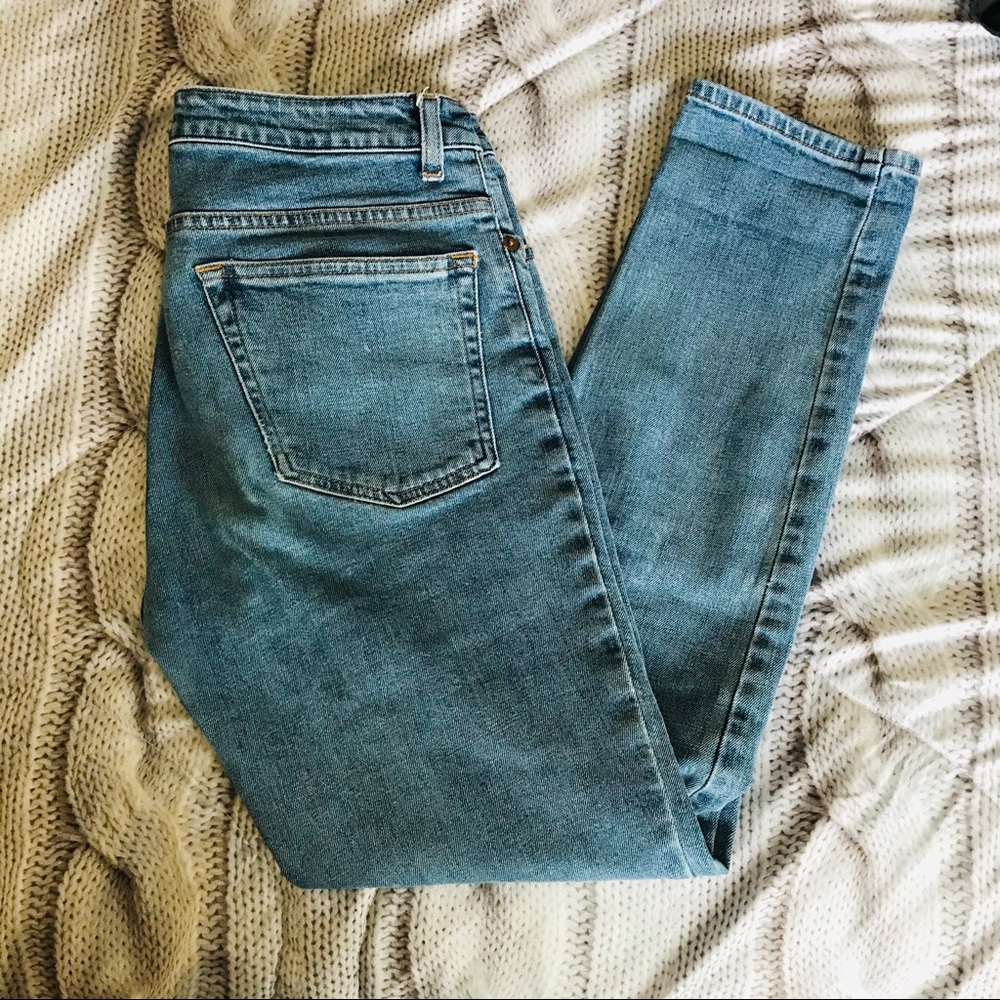 ✨Brandy Melville Straight Fit Jeans✨